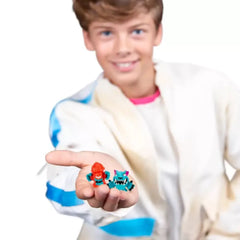 مجموعة من أنبوبي اختبار من لعبة MrBeast Lab Swarms، عبارة عن لعبة تجميعية.