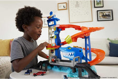 Hot Wheels City Shark Strike Rescue Action Playset with 1 Vehicle