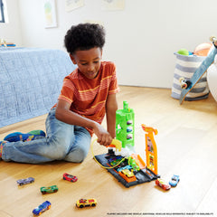 Hot Wheels City Super Recharge Fuel Station Playset with 1 Vehicle