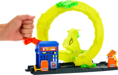 Hot Wheels Snake Strike Attack Action Playset with Vehicle