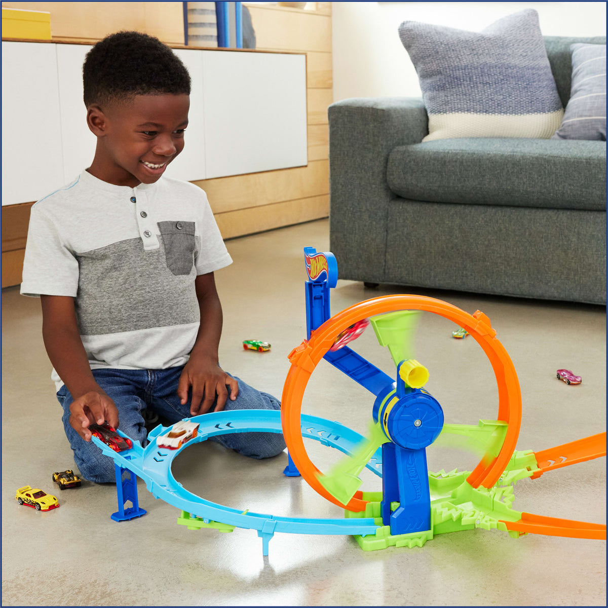 Hot Wheels سيارة Track Launch & Loop Stunt مجموعة لعب مع ١ Vehicle