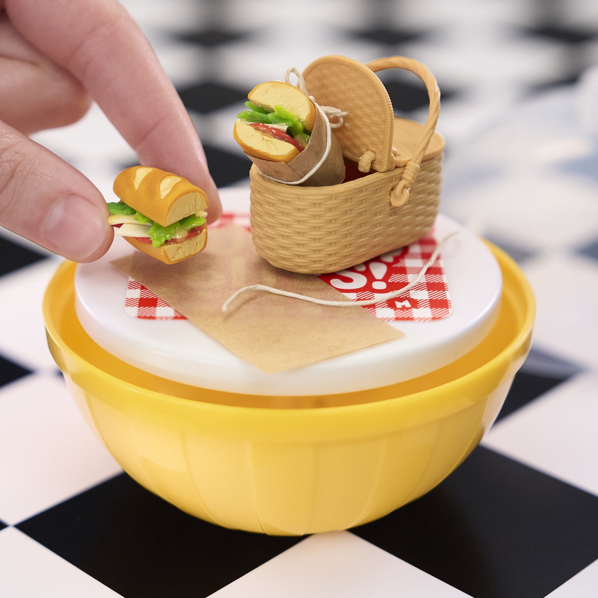 Miniverse Make It صغير Food Diner Series ٤ Collectible